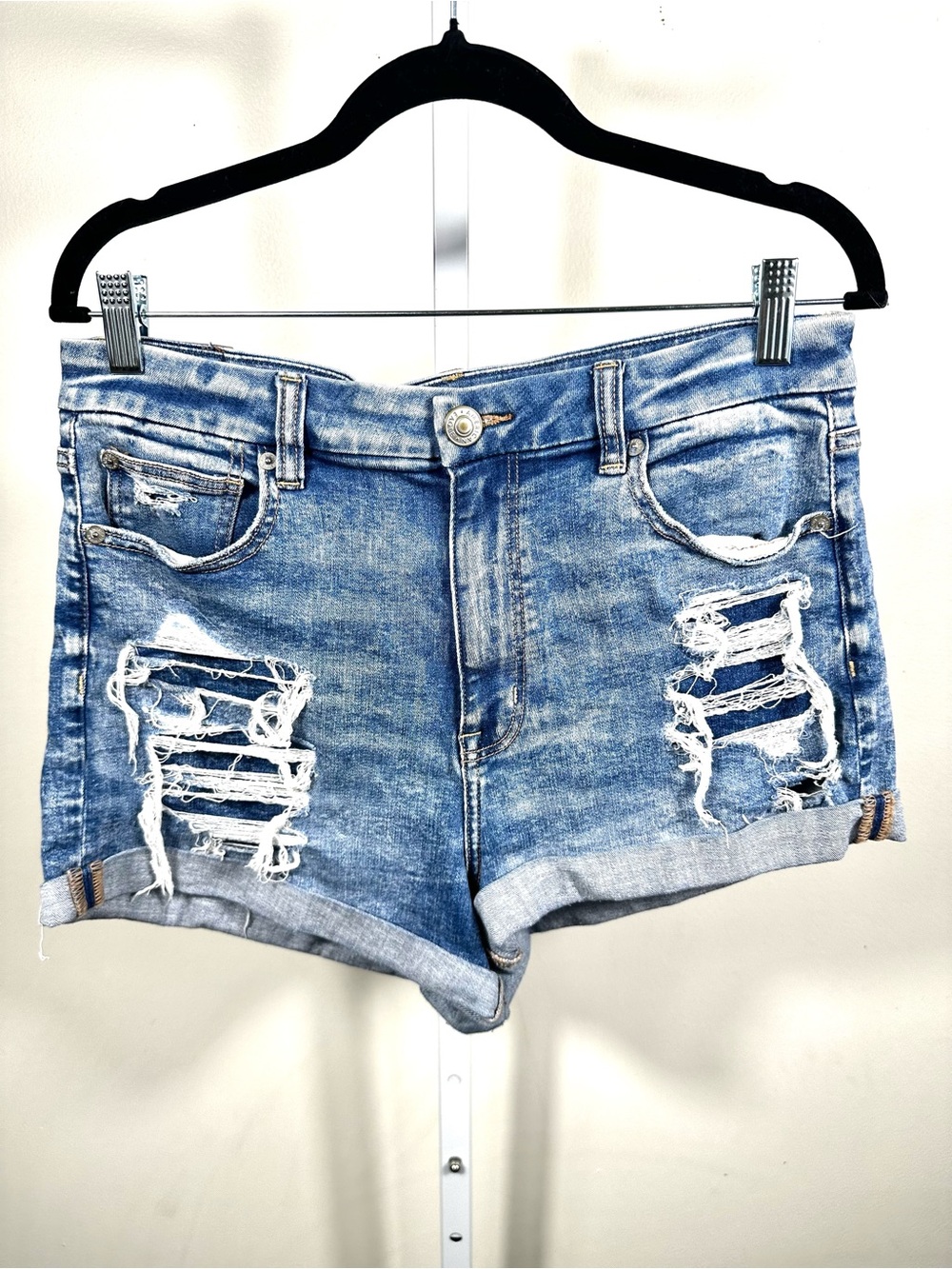 X327. American Eagle Outfitters Distressed Denim Short Shorts